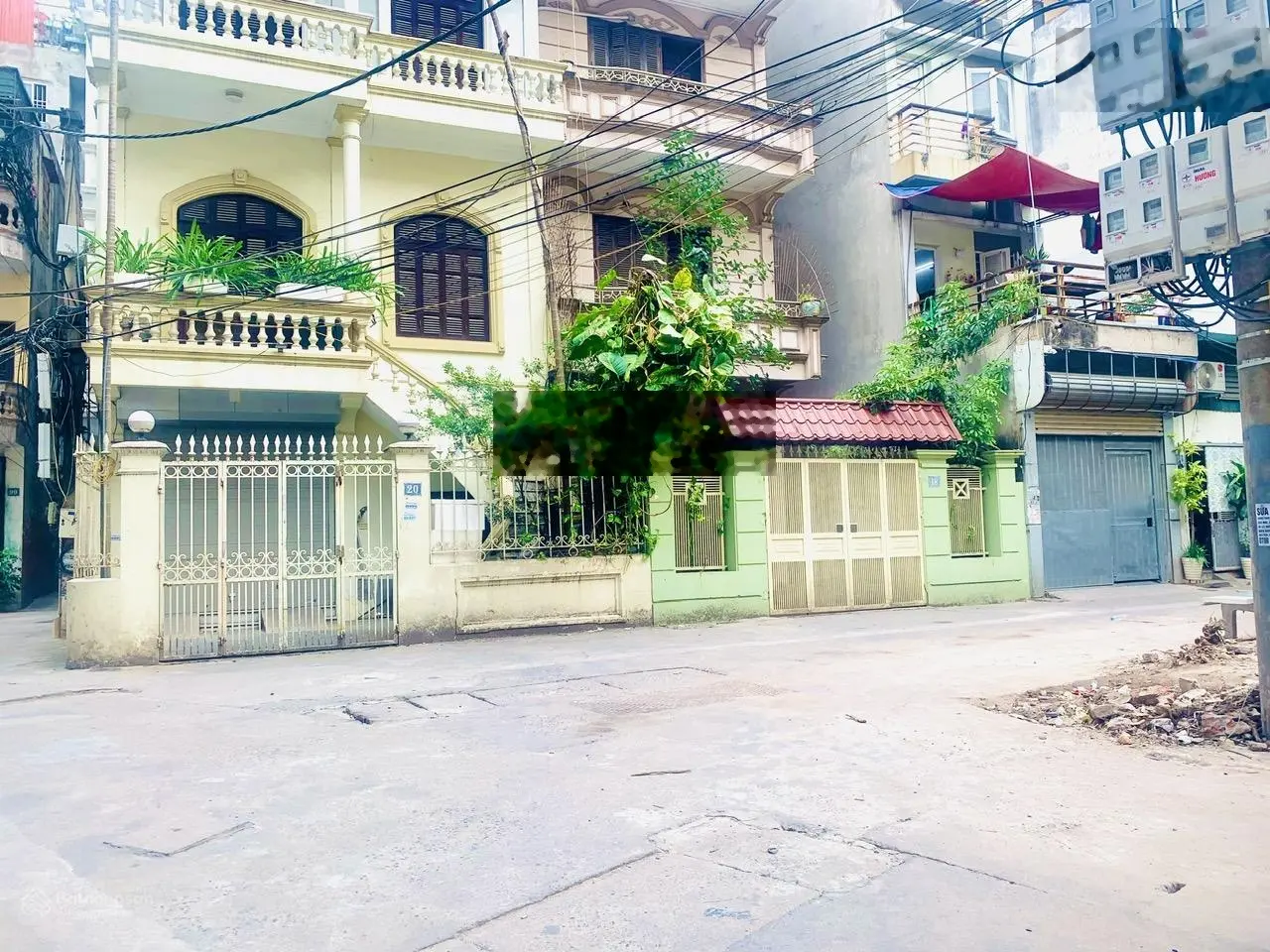 Bán đất Lạc Long Quân, gần Hồ Tây, trước nhà Ô tô tránh 110m2 - mt:6.3 300tr/m2