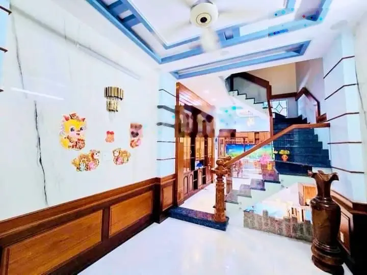 Cần bán gấp nhà phố giữa lòng tt sài gòn, 4 tấm nội thất đẹp, hẻm oto cách mặt tiền gần 20m, q10