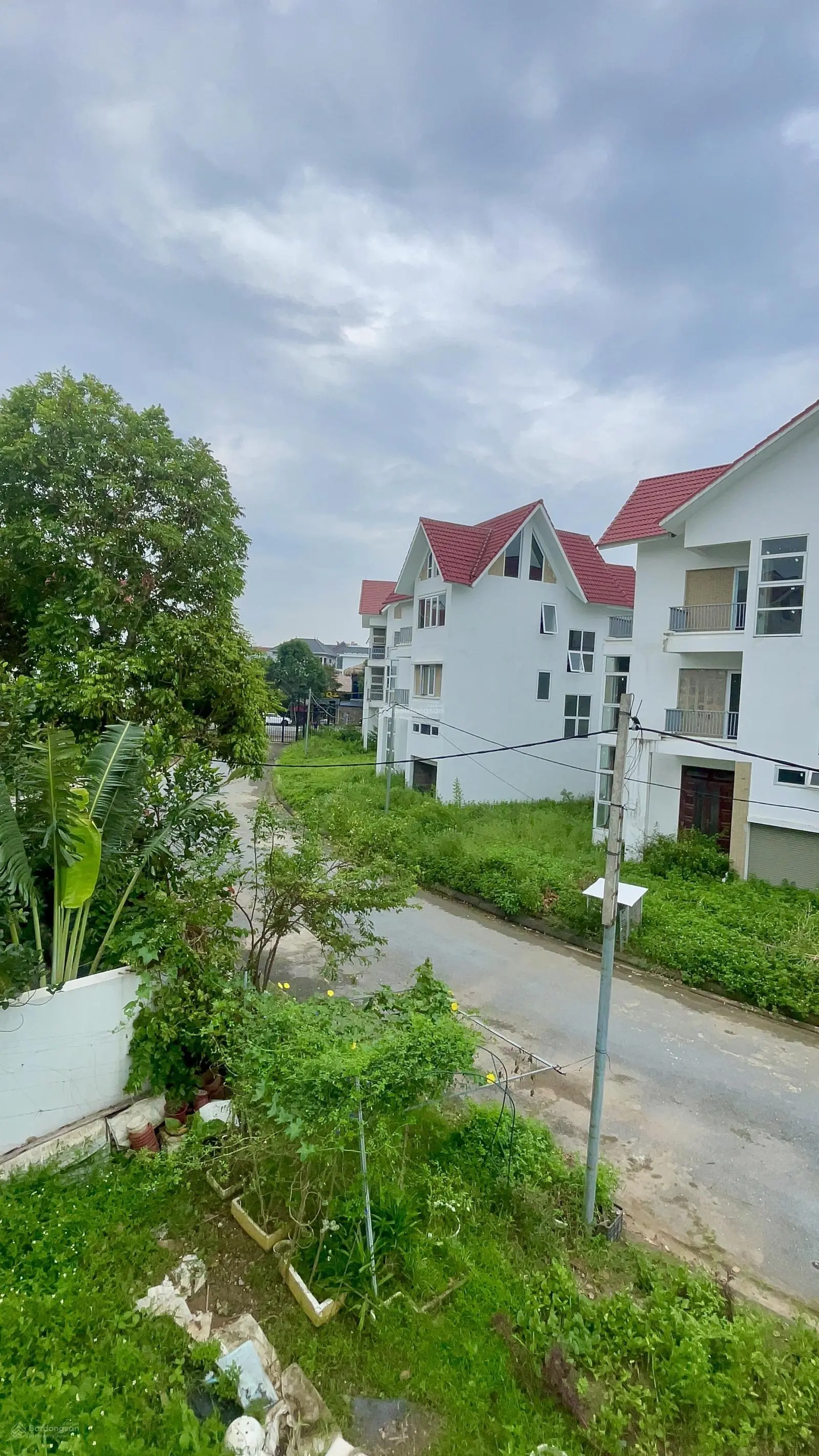 Chính chủ bán lô góc view hồ. Ngôi Nhà Mới. Siêu đẹp. DT294m2. Sổ hồng
