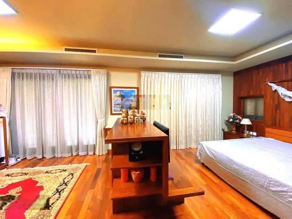 Bán Biệt Thự KDT Nghĩa Đô: Diện tích 300m2, MT 14m, Xây 4Tầng rất đẹp, Gía 83 Tỷ