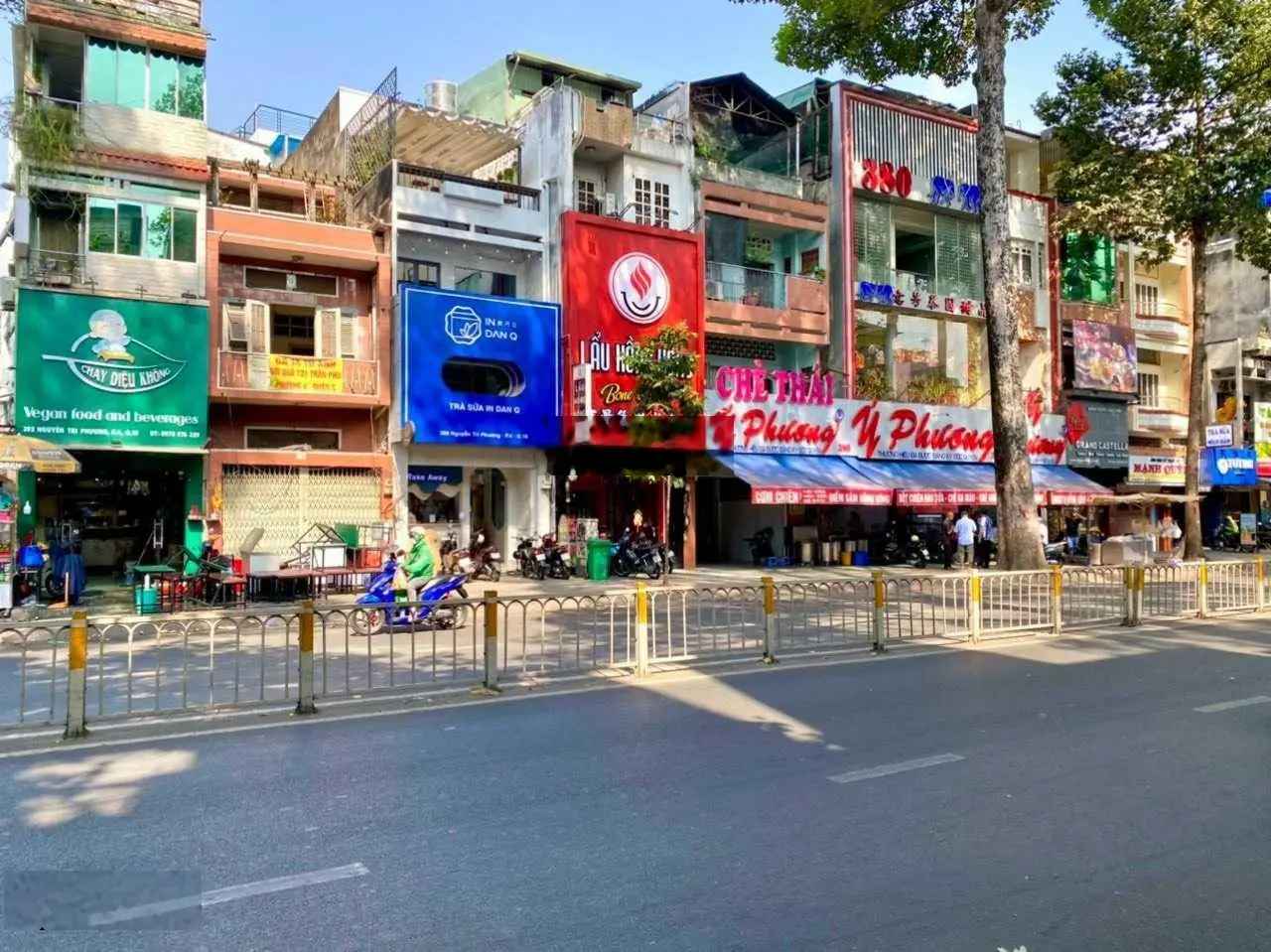 Bán mặt tiền Nguyễn Tri Phương, P. 4, Quận 10 DT: 8,4m x 24m, 4 tầng. HĐT: 250tr. Giá: 89 tỷ