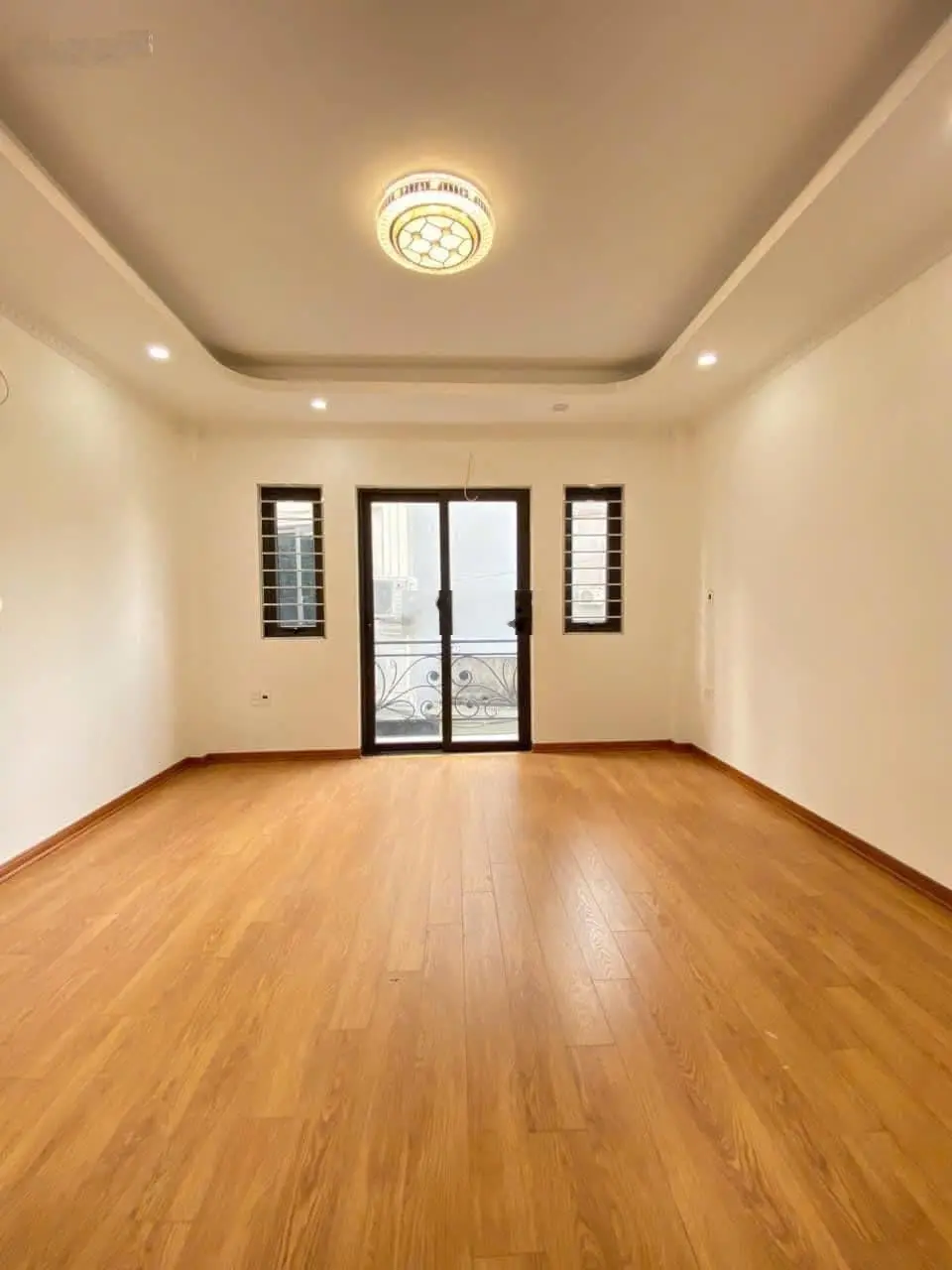Bán nhà 4 tầng- 36m2- thiết kế phòng khách tầng lệch, trước nhà 3m, bãi ô tô gửi ngày đêm cạnh nhà