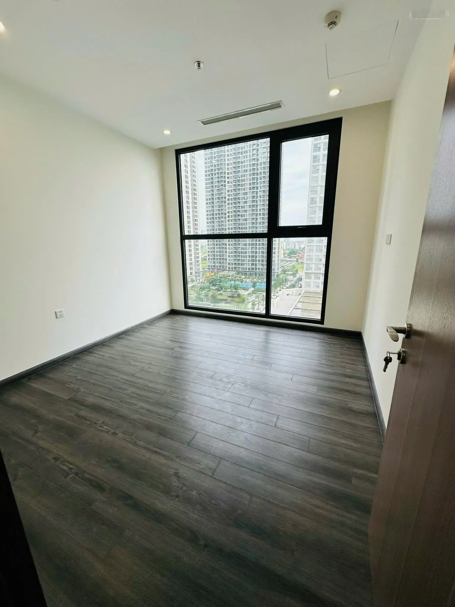 Giá tốt, 4,6 tỷ/ căn 60m2 toà TK2. Căn góc view bể bơi