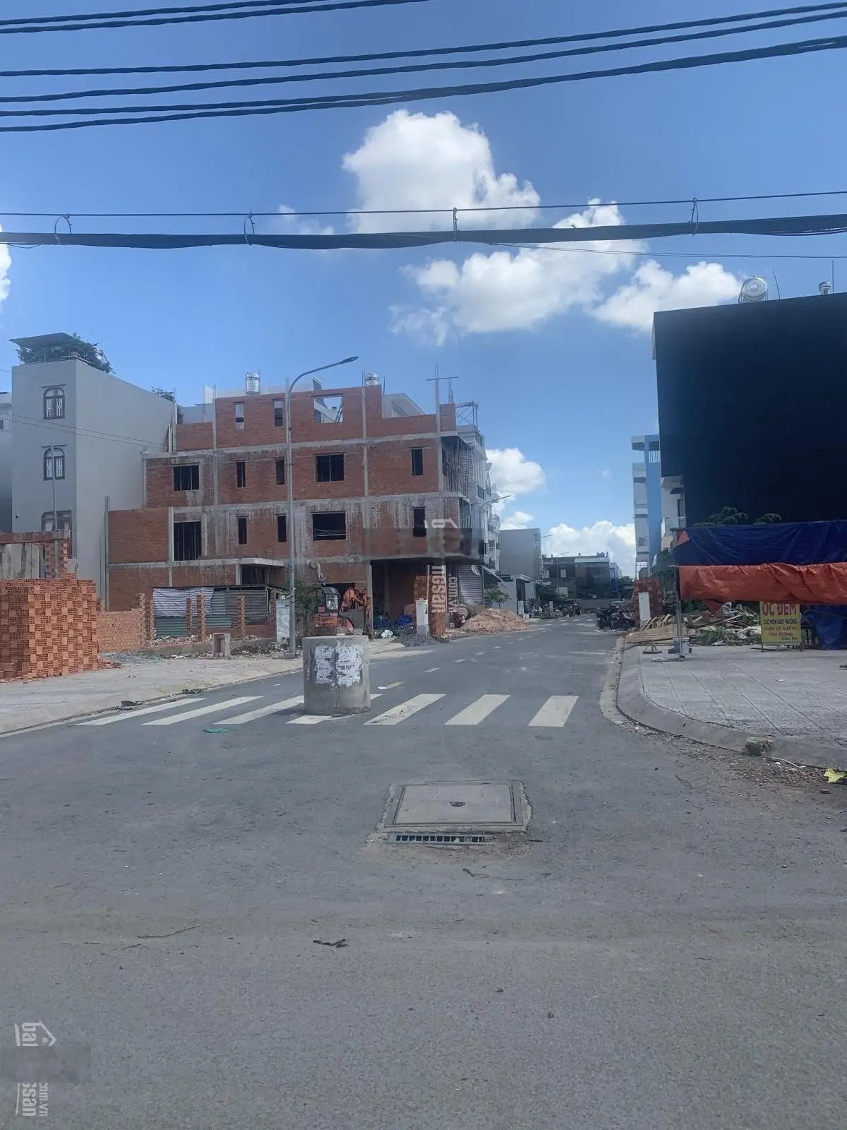 Bán đất 1 sẹc Lê Văn Quới hẻm 8m đường nhựa. Khu dân cư sầm uất diện tích ngang 5x20m. Giá 5 tỷ TL