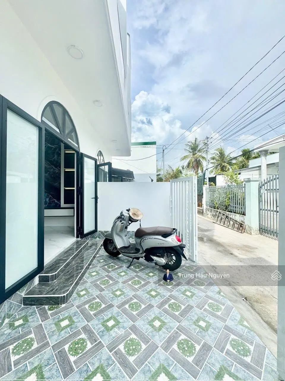 Nhà hẽm ô tô 2,5m số 863 Nguyễn Trung Trực, Nhà 2 tầng, mới 100%, hoàn thiện nội thất cao cấp, SHR