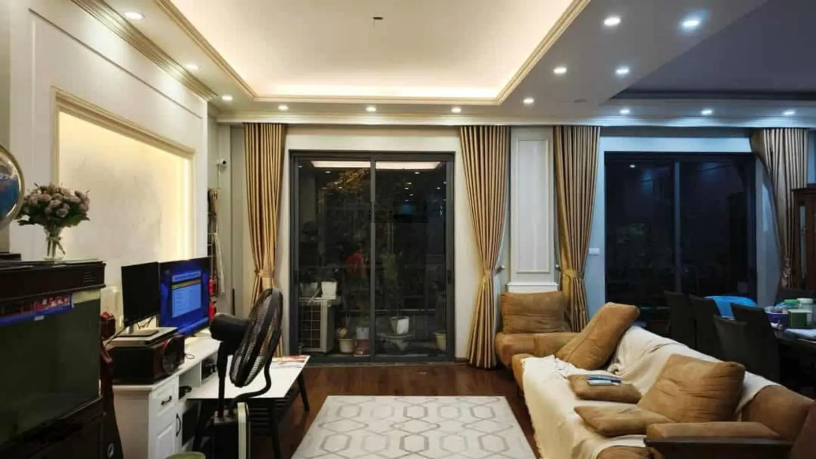 Bán nhà mặt phố Ngọc Lâm, Long Biên, DT 182m2 - LH: 0989819365