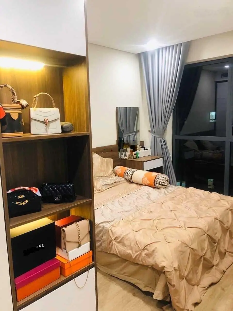 Chính chủ bán căn 71.2m2 2PN BC ĐN tầng trung + full nội thất giá 4,8 tỷ chung cư 90 Nguyễn Tuân