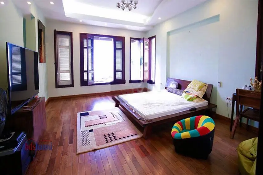 Trích Sài-Hồ Tây - 70m2 x 6 Tầng - View Hồ Tây - Kinh Doanh - 26.6 tỷ