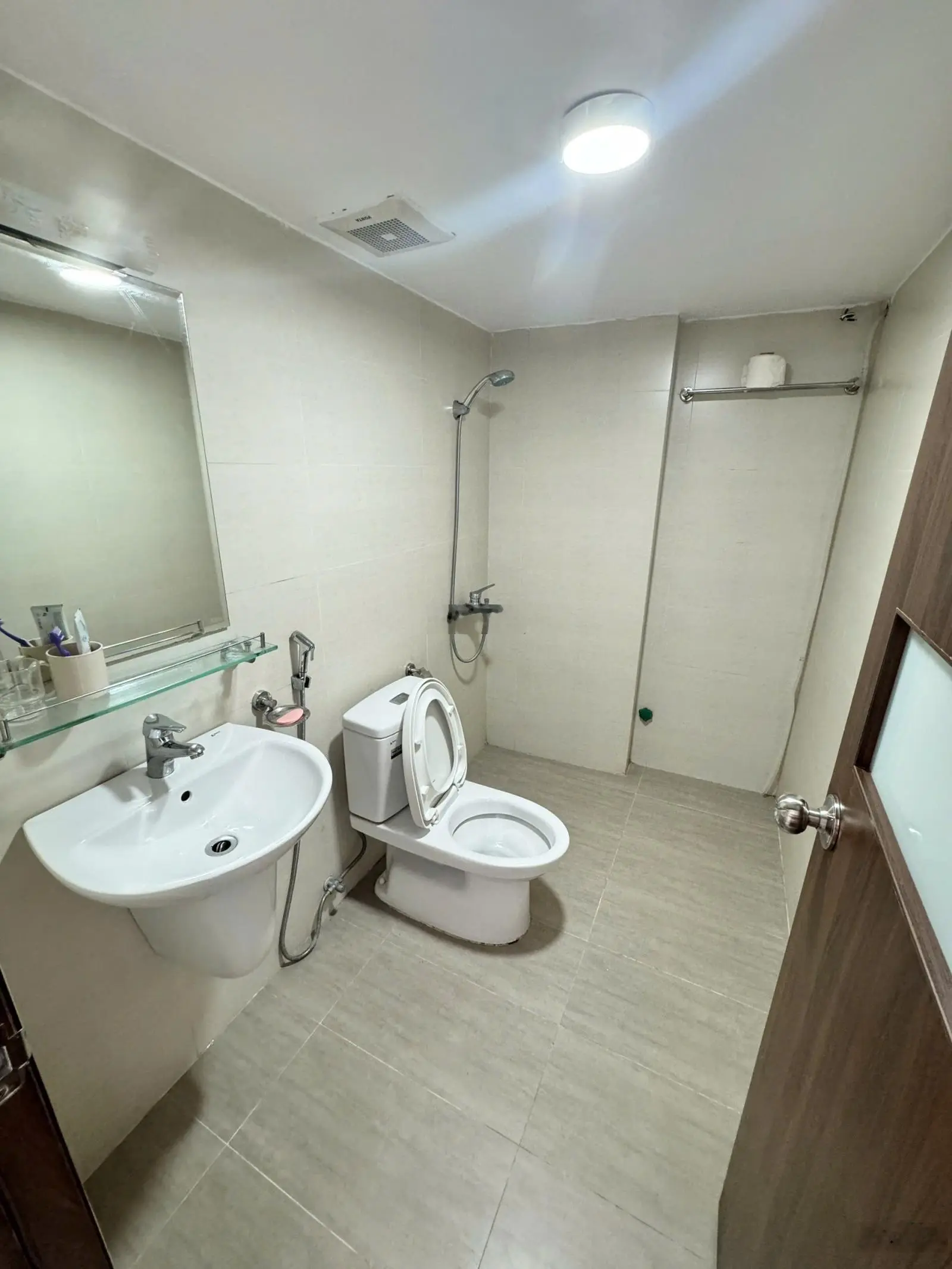Bán nhà Ngọc Thụy 3 thoáng 40m2 xây 5 tầng dân xây đẹp tỉ mỉ với 6 phòng ngủ chỉ có 5.8 tỷ