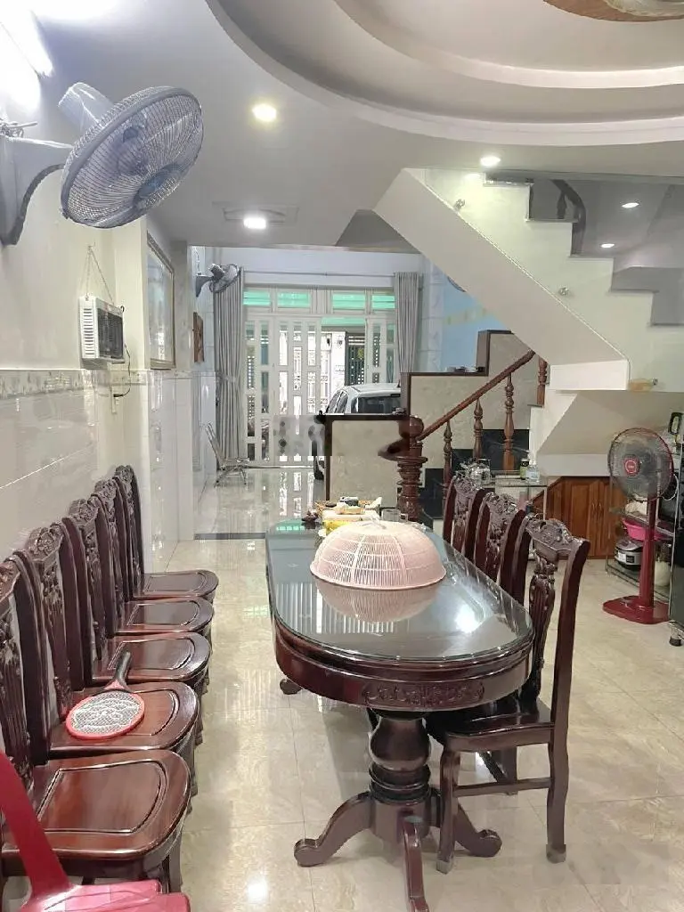 Chủ đang cần vốn bán gấp căn tại Đào Duy Anh, P9 , Q.Phú Nhuận. Giá 1.96 tỷ, 2 tầng, 2 phòng ngủ.