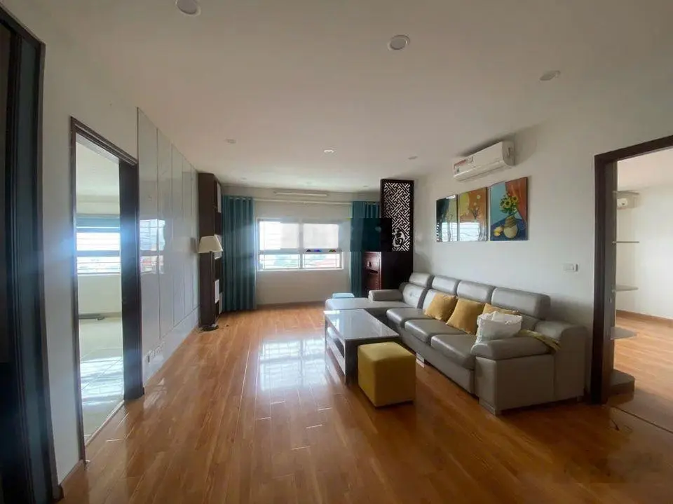 Tôi chuyển công tác nên cần bán gấp căn 98m2 rộng rãi, sáng thoáng trung tâm KĐT XALA. 0845 994 ***