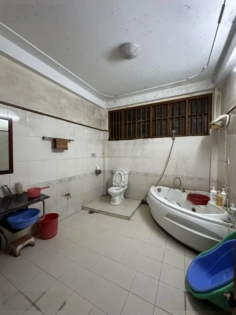 Bán nhà Lương Khánh Thiện, ô tô vào nhà, vị trí đắc địa, diện tích 83 m2, giá chỉ 16.5 tỷ