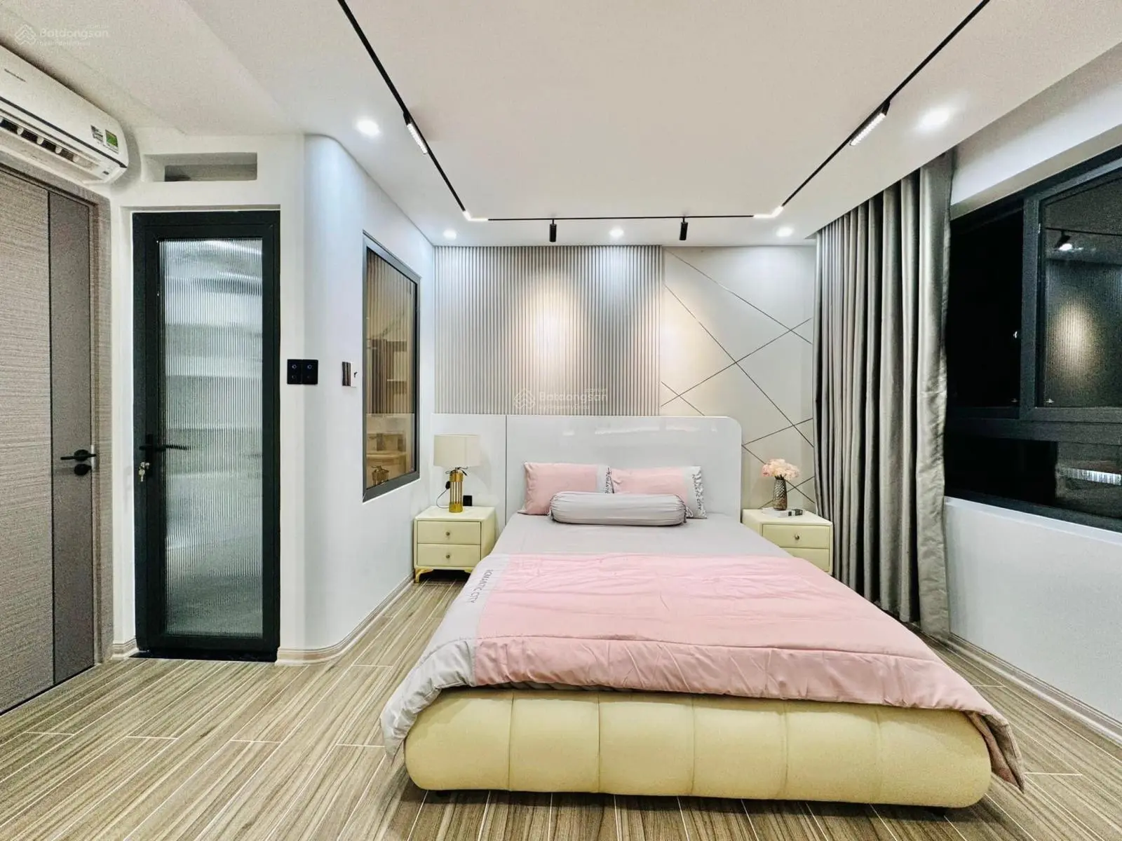 Bán nhanh nhà Thích Quảng Đức, P5, Phú Nhuận, 81,6m2,3 tỷ200tr,đang cho thuê 22tr/th, sổ hồng riêng
