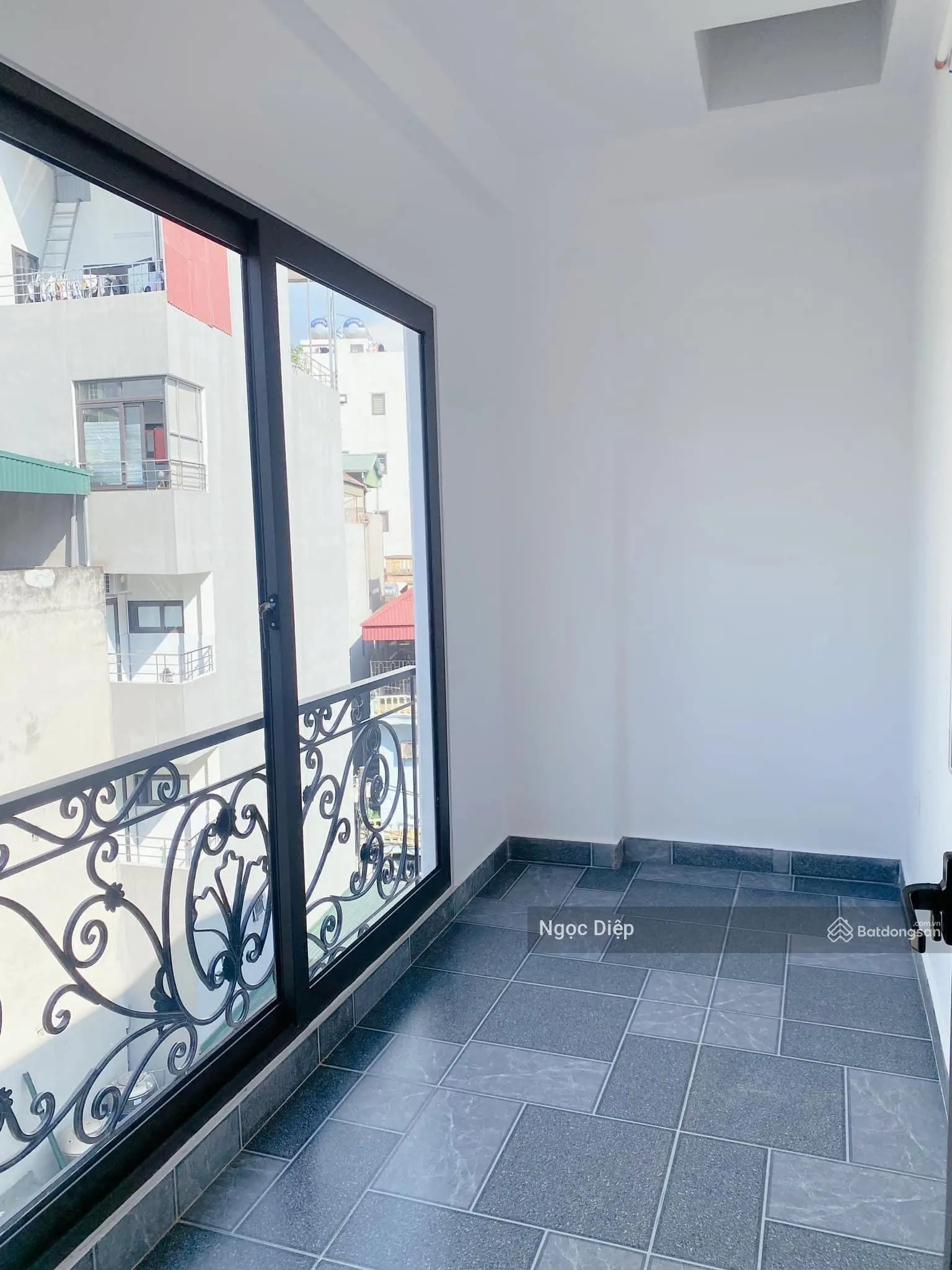 Bán nhà ngõ 52 đường Mỹ Đình - sát phố - lô góc - 35m2 x 6T x 5.9m MT x 6.2tỷ 0945 453 ***