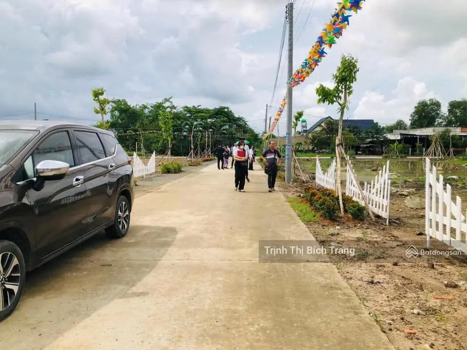 Đất ngay mặt tiền đường Nguyễn Thị Định Giá 430tr/140m2. Cách chợ, Chợ Lách 300m.Sổ sẵn. Đất thổ cư