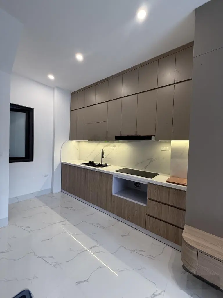 Thạch bàn cự khối phân lô tđc nhà mới 5 tầng ô tô đỗ cửa hơn 4tỷ