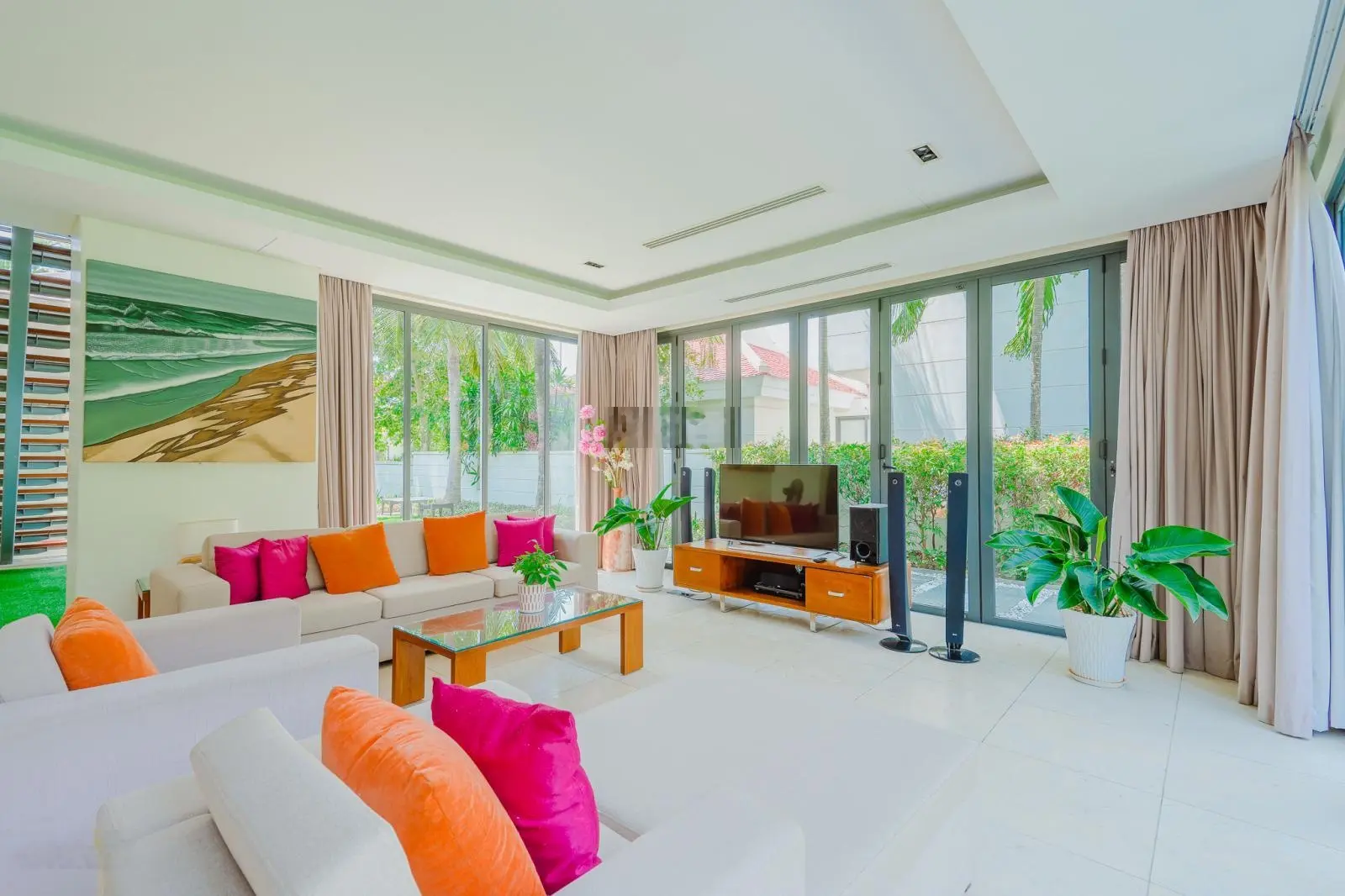 Cần tiền bán gấp căn biệt thự Ocean Villas 4PN, 616 m2, ngay sát mặt biển vị trí siêu VIP cực đẹp