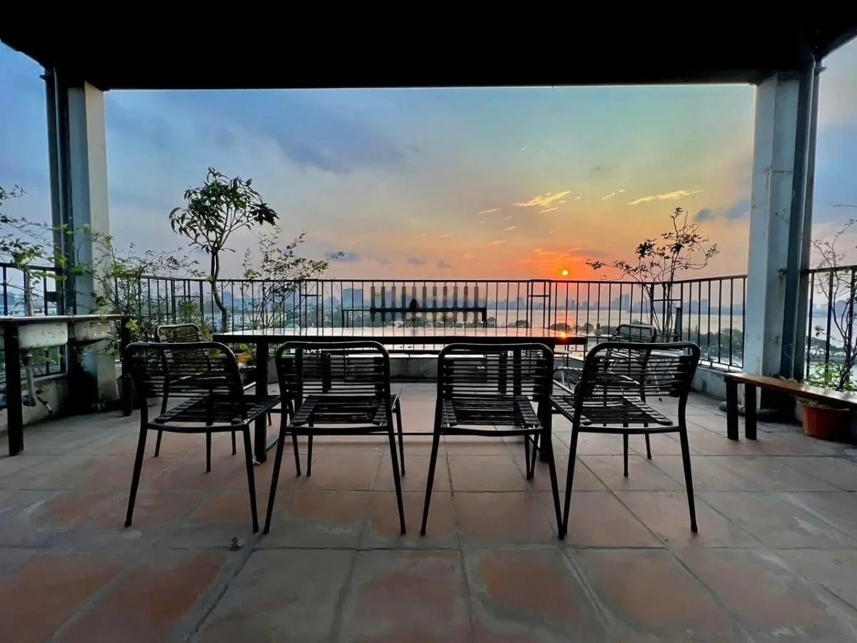 Bán tòa nhà 15 tầng mặt phố Trúc Bạch, Ba Đình, 235m2, MT 7.2m, vị trí vàng, giá đầu tư chỉ 265 tỷ.