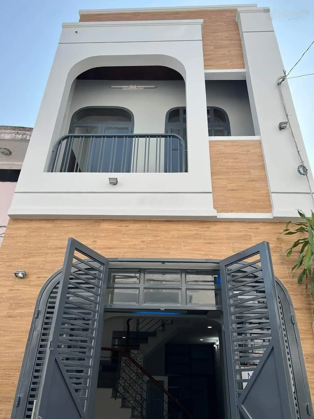 Bán nhà HXH 10m đường CMT8 P. 5 Q. Tân Bình (DT: 4x13m) nhà 2 lầu