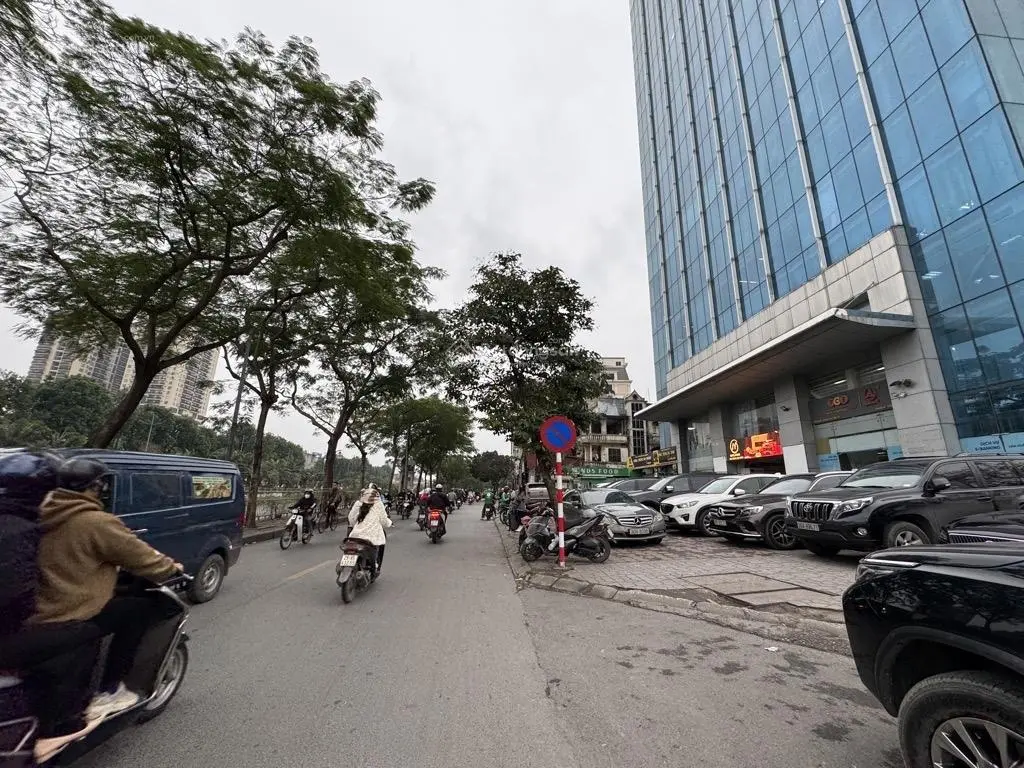 Bán Đất Nguyễn Khang Mặt Phố 2 mặt thoáng kinh doanh xây toà nhà Văn phòng vị trí đắc địa mặt tiền