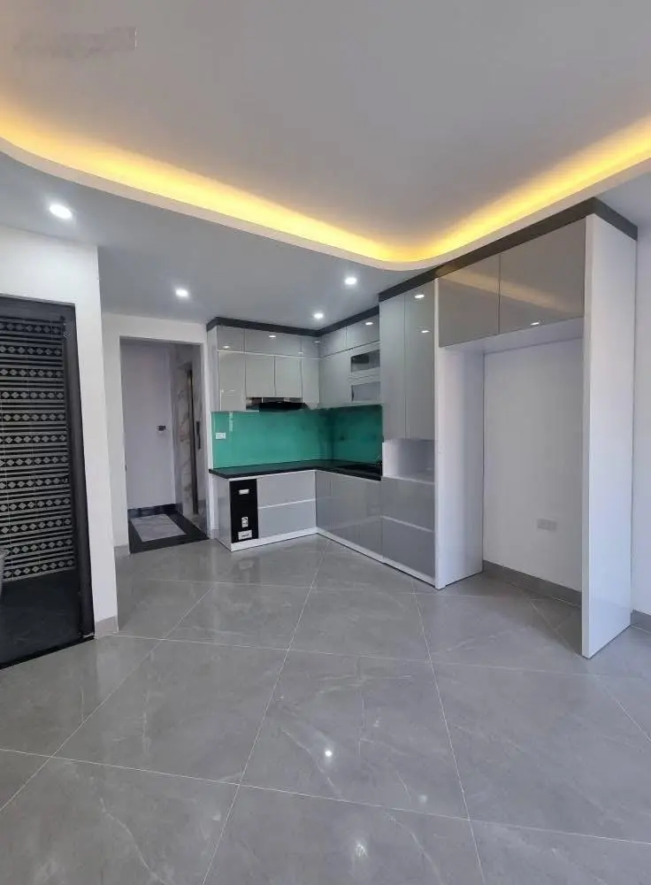 Nhà 6 tầng thang máy - ô tô đỗ cửa - đầy đủ nội thất