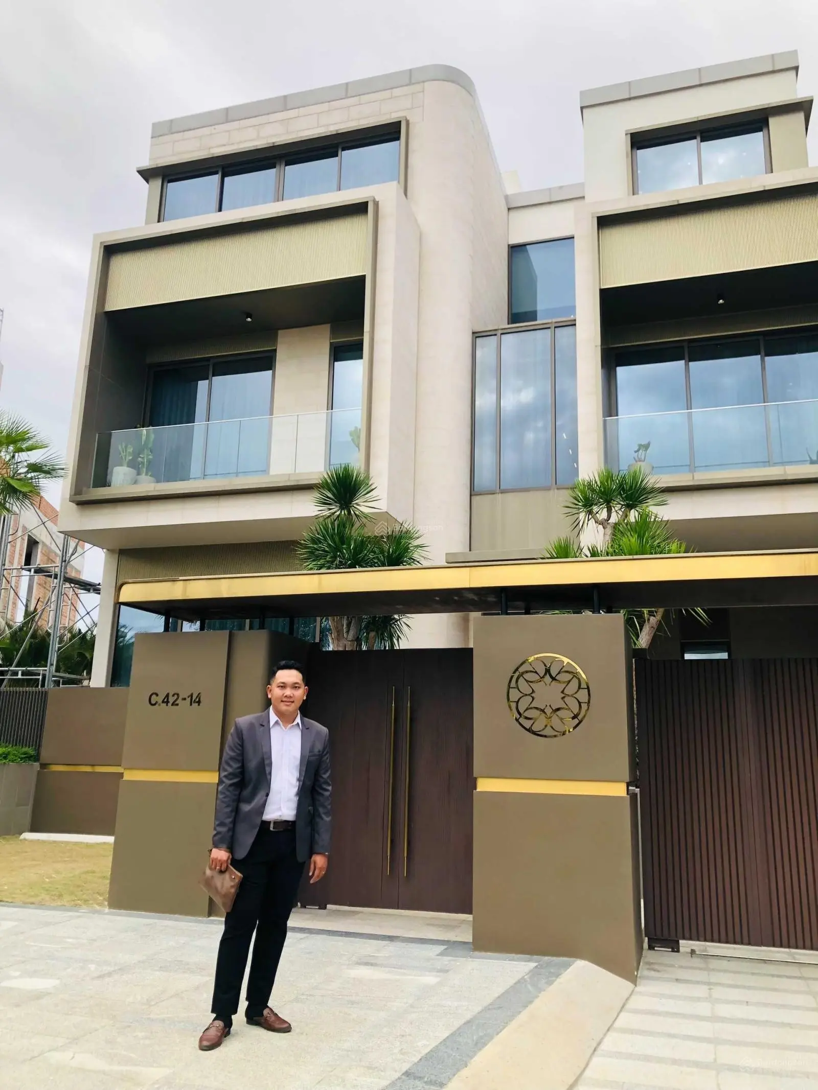 Dinh thự The Rivus - Elie Saab, sang trọng chỉ 125 tỷ - 580m2, liên hệ 0828 030 *** Thiện xem nhà