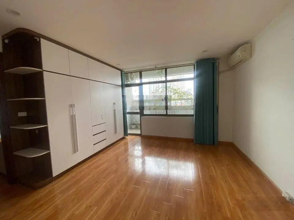 Tôi chuyển công tác nên cần bán gấp căn 98m2 rộng rãi, sáng thoáng trung tâm KĐT XALA. 0845 994 ***