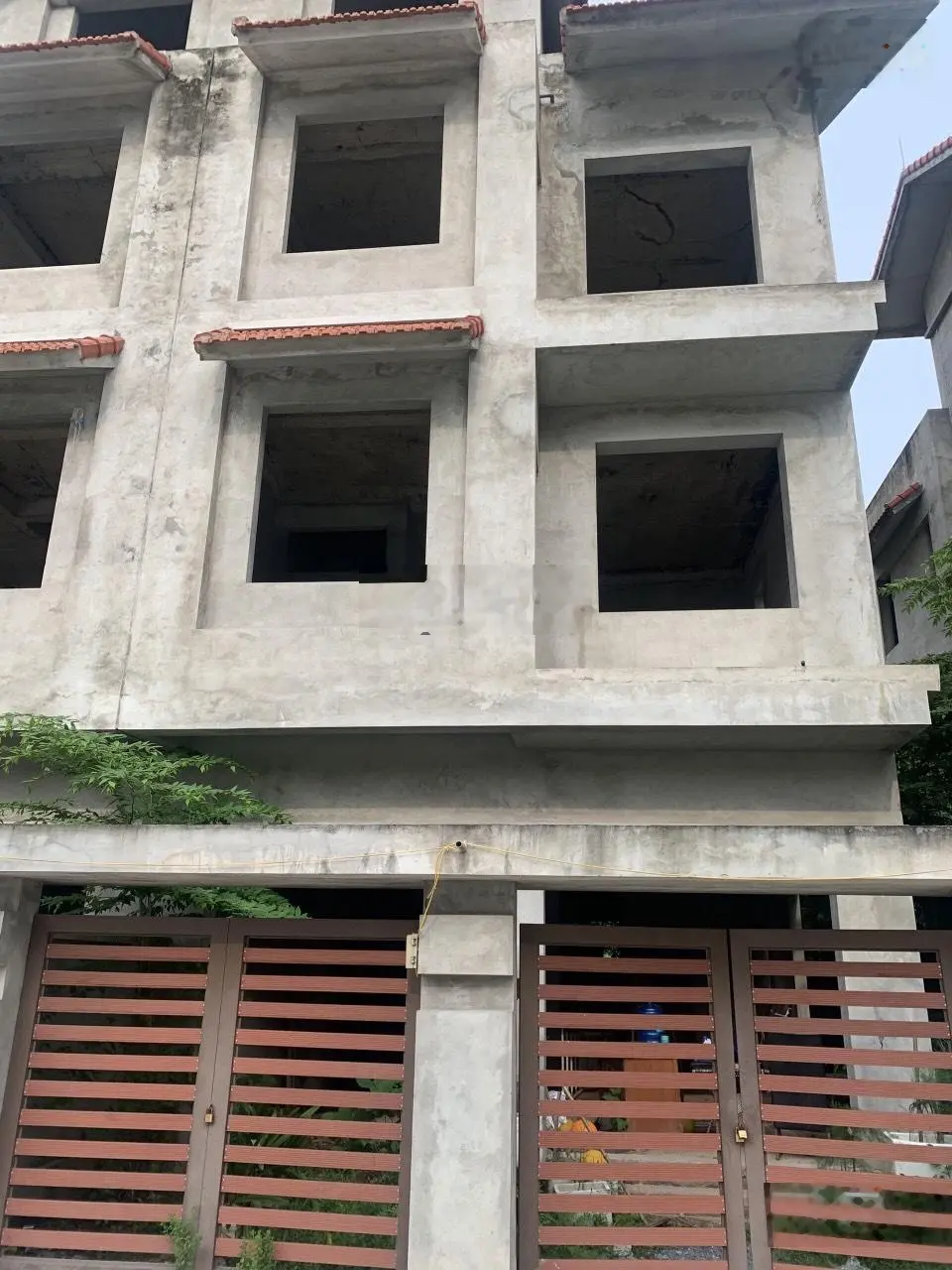 Chính chủ bán biệt thự 202m2 Bảo Tàng Hậu Cần, 23tỷ5 sổ đỏ cầm tay, vỉa hè 20m - kinh doanh sầm uất