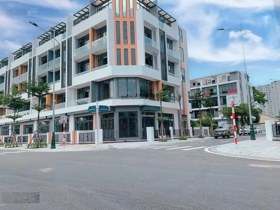 32 Tỷ có căn góc 150m2, 560m2 sử dụng, mặt tiền 5 mét, mặt phố Đức Giang rộng 20 mét. 0919185809