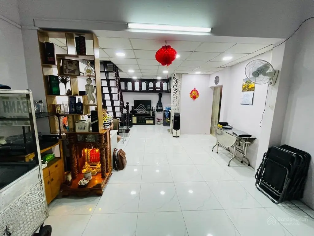 Mặt tiền kinh doanh siêu rộng có vỉa hè 7 mét