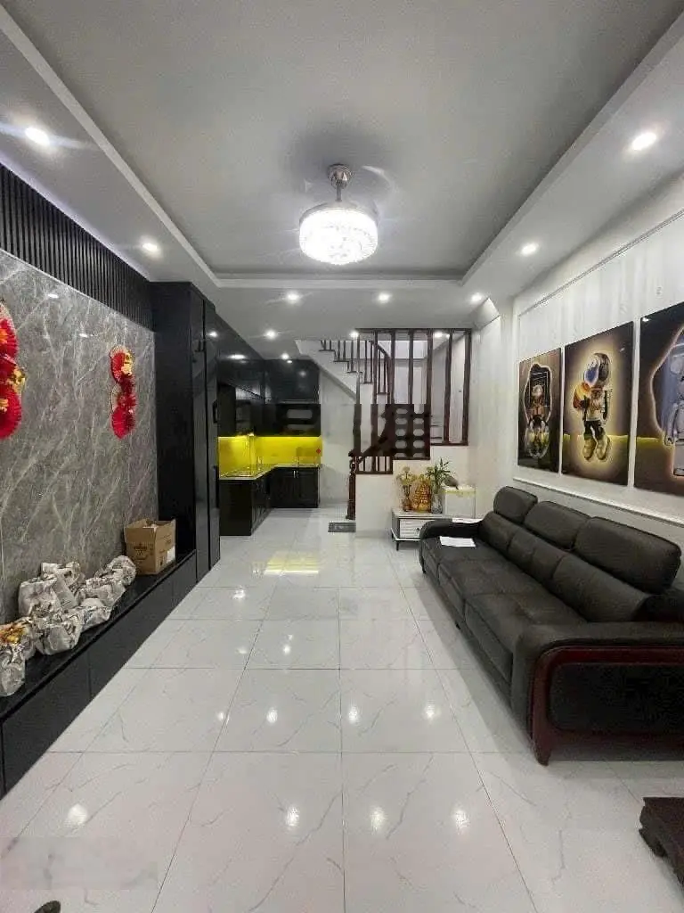 Bán nhà Quang Trung, Hà Đông, 40m2, 5 tầng, chỉ hơn 5 tỷ, gần phố ga tàu điện, Chủ cần bán gấp