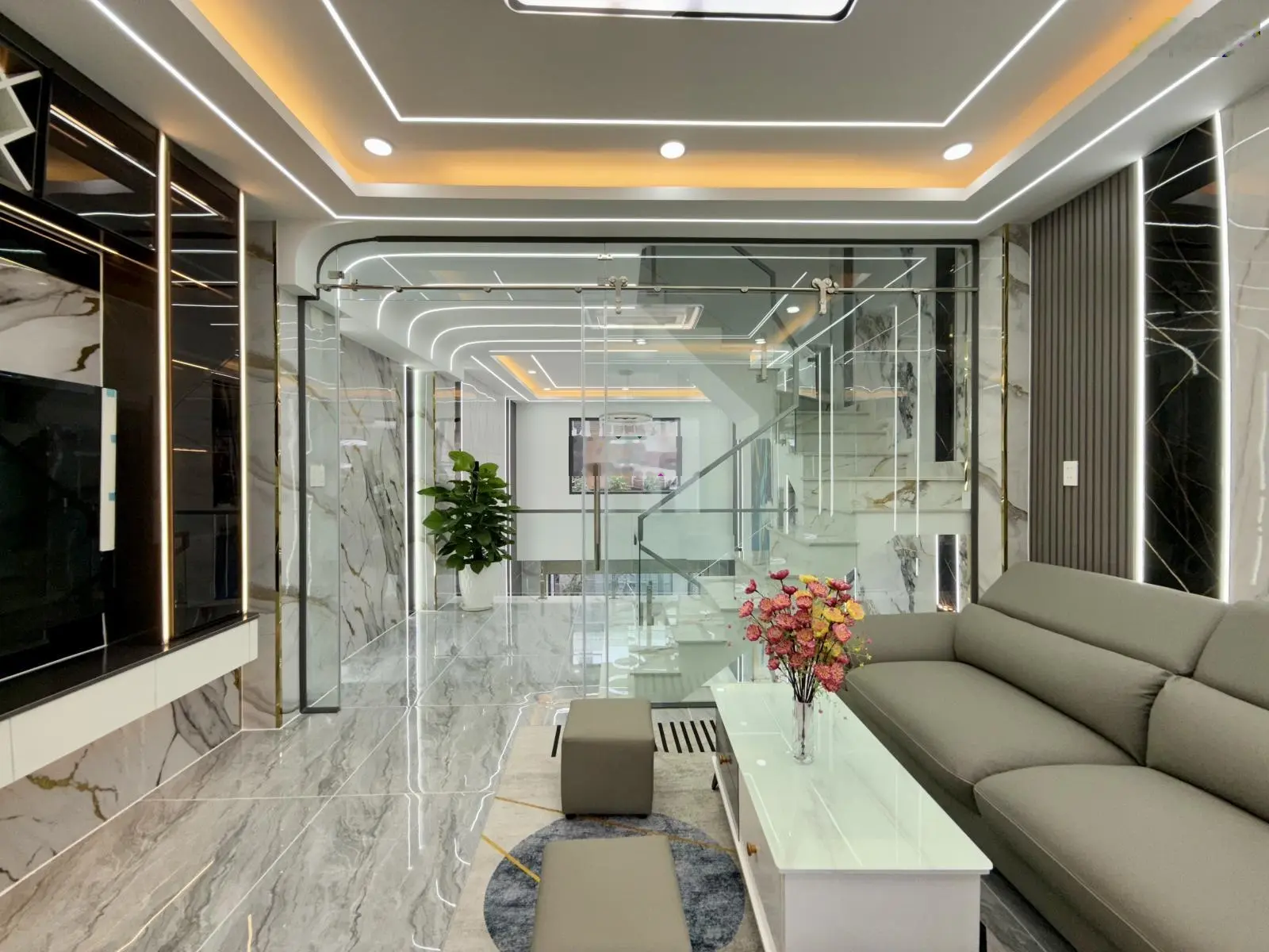 Nhà bên Chợ Hạt Điều, đường Dương Thị Mười, DT:4,5x13M, Lửng, 3Lầu, 4PN, Gara ô tô, Sân thượng, Q12