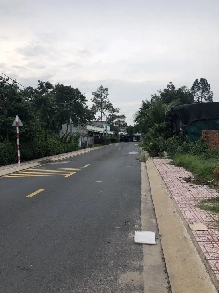 Bán đất mặt tiền nhựa ngay chợ, trường học, DT 5x20m, giá 2.9 tỷ