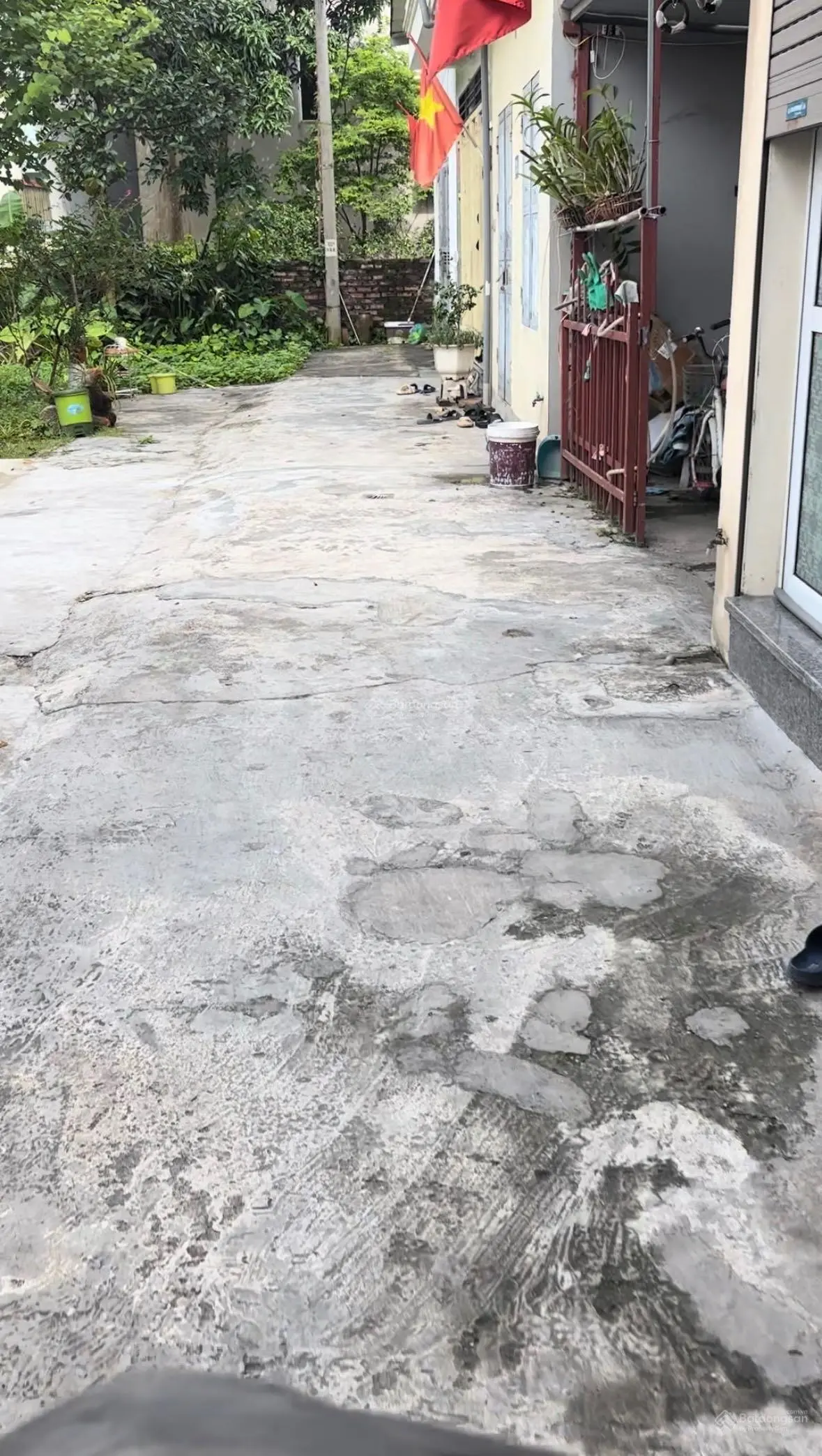 Bán đất Phúc Lợi 32m2 - tặng nhà cấp 4 có gác xép ở ngay - gần chợ, trường học - Giá 2.7 tỷ