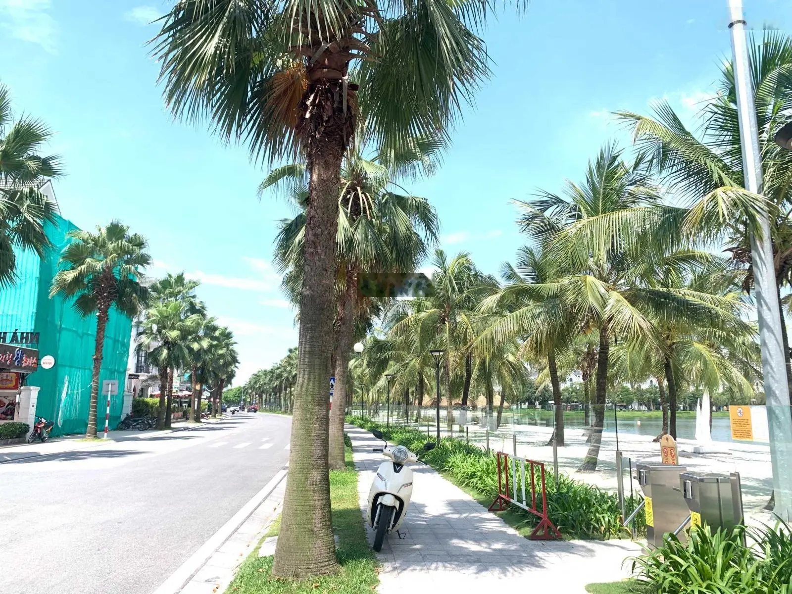 Bán biệt thự đơn lập, view trực diện biển nước mặn