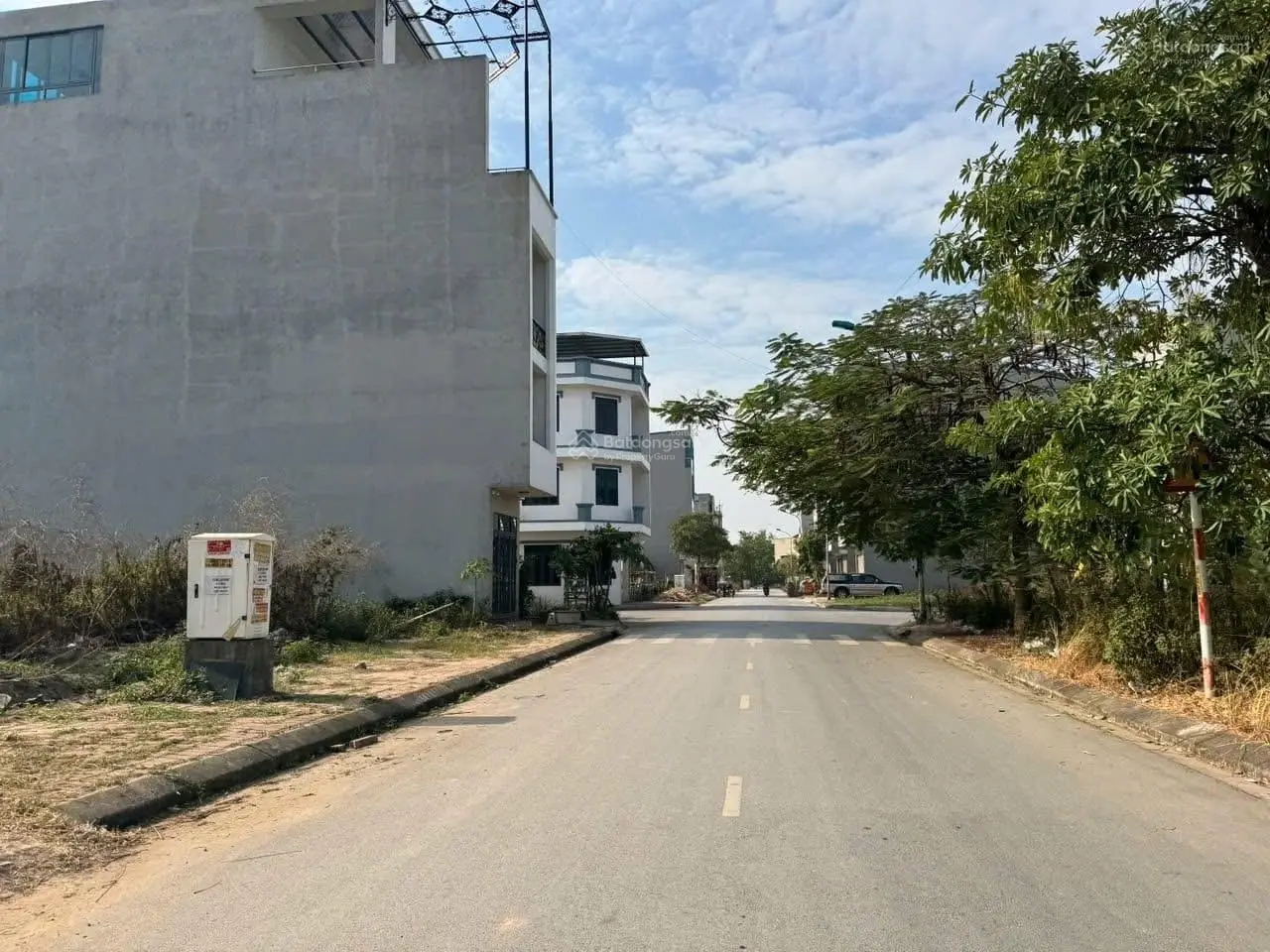 Cần bán lô đất làn 2 đường H100 gần vườn hoa thuộc Yên Mẫn, Kinh Bắc, tp BN. Giá chỉ hơn 5 tỷ
