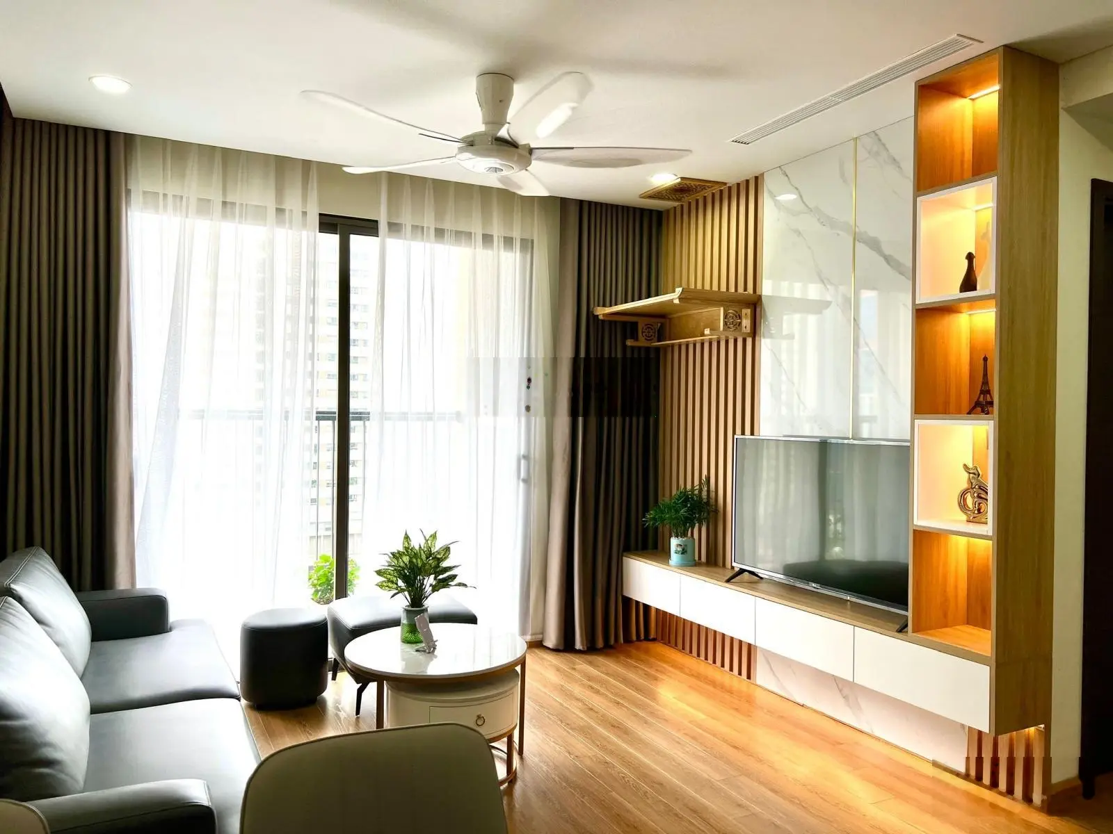 Gia chủ bán căn hộ 70m2 tại Central Field Trung Kính giá 5 tỷ, LH 0336 730 ***
