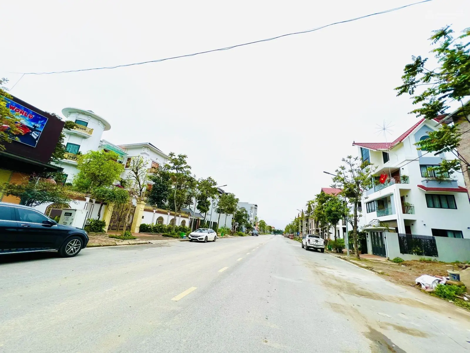 Bán căn biệt thự mặt đường 24m. Căn duy nhất. Giá đầu tư quá tốt. LH 0962 204 ***