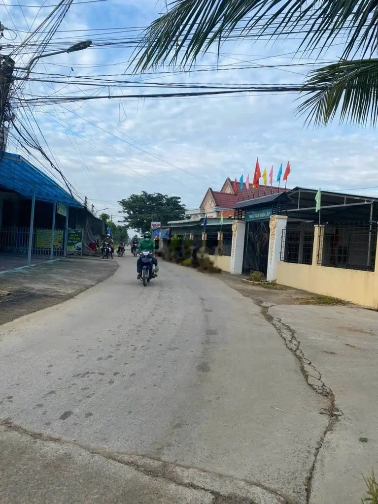 10 x 21 Thổ cư, sổ riêng (Sát bên Bình Chánh) - Đất ko mồ mã, ko QH