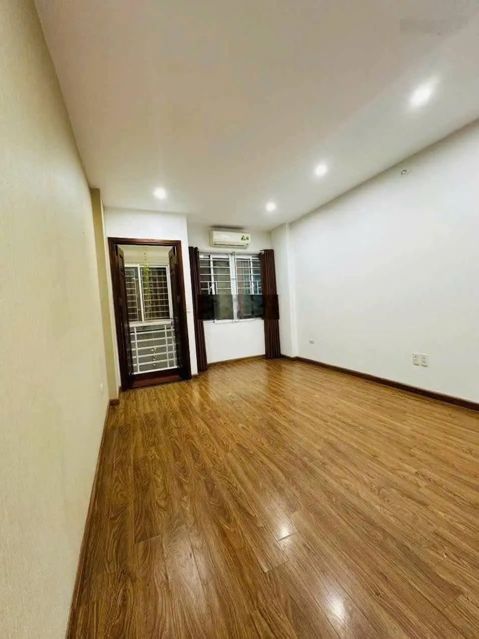 Nhà đẹp Đường Láng - 34m2 5 tầng, nội thất đẹp - ngõ rộng thoáng - sổ nở hậu - giá 7.25 tỷ