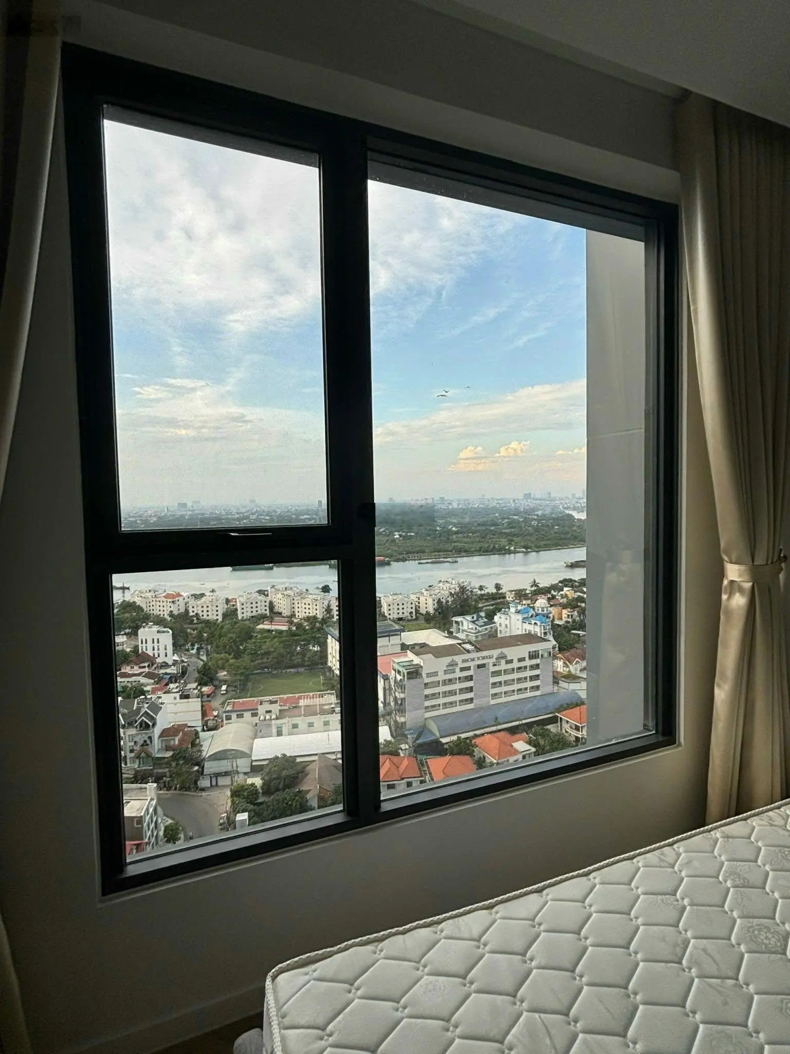 Chủ nhà cần tiền bán gấp căn 3PN Lumiere Riverside view sông tầng bao đẹp giá 12 tỷ. LH 0902 896 ***