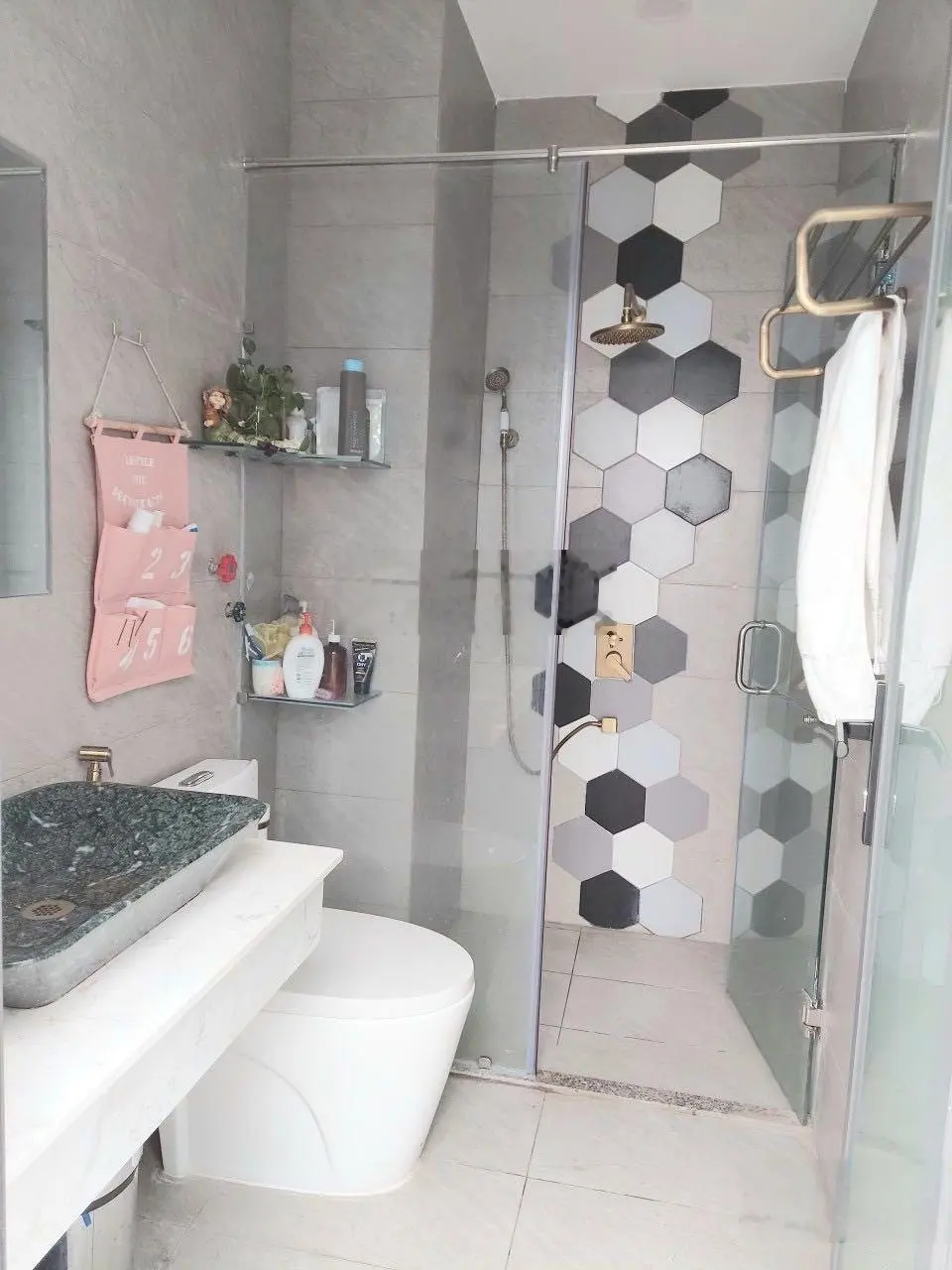 Quận 7- nhà 4 tầng- 6x16m- xe hơi tới nhà- lô góc không lộ giới- chỉ hơn 8 tỷ