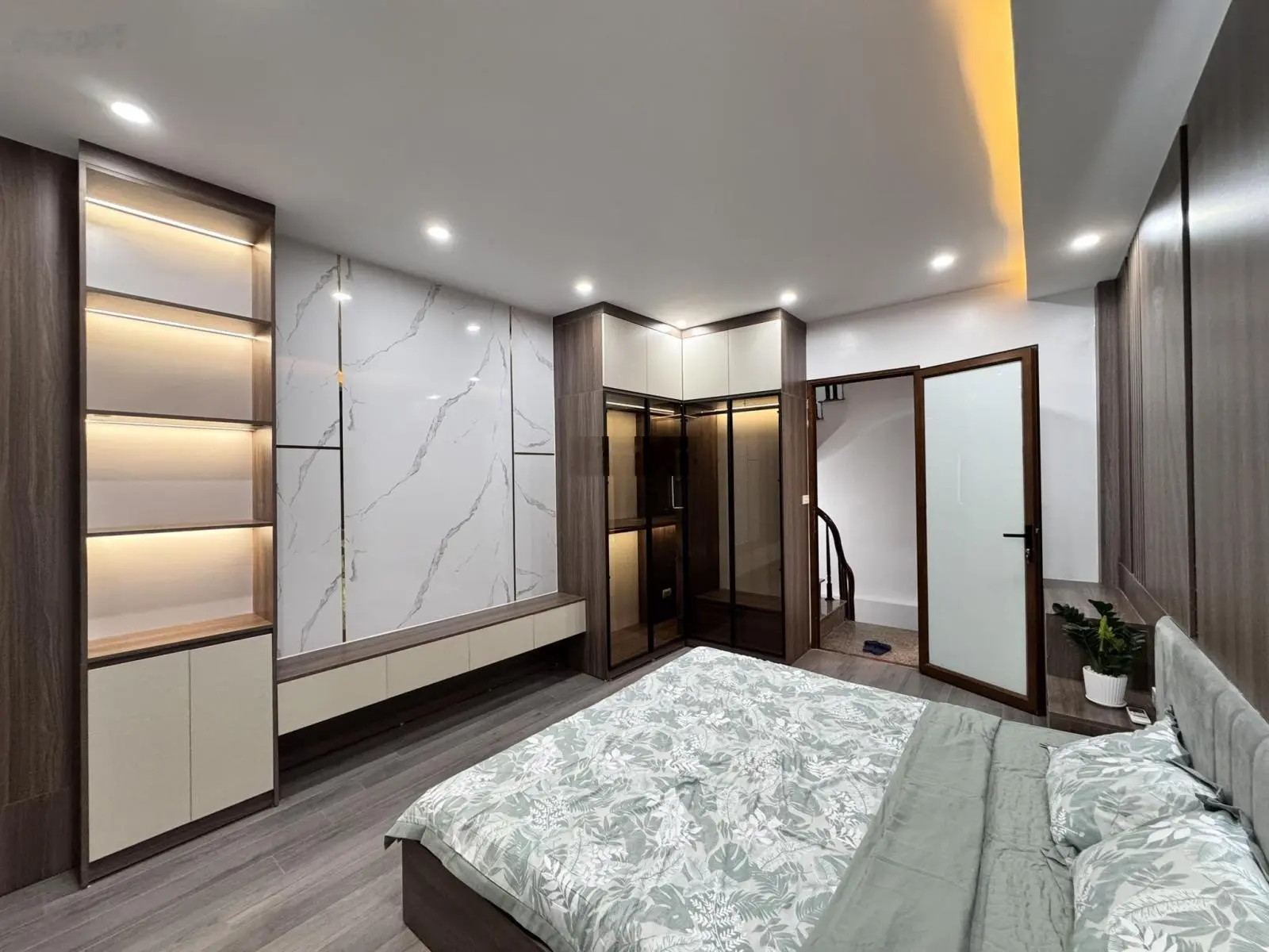 Bán nhà Ngõ 1 Bùi Xương Trạch DT 31m2 x 5 tầng MT 3.8m. Gía 6.65 tỷ có TL. LH 0968.963.803