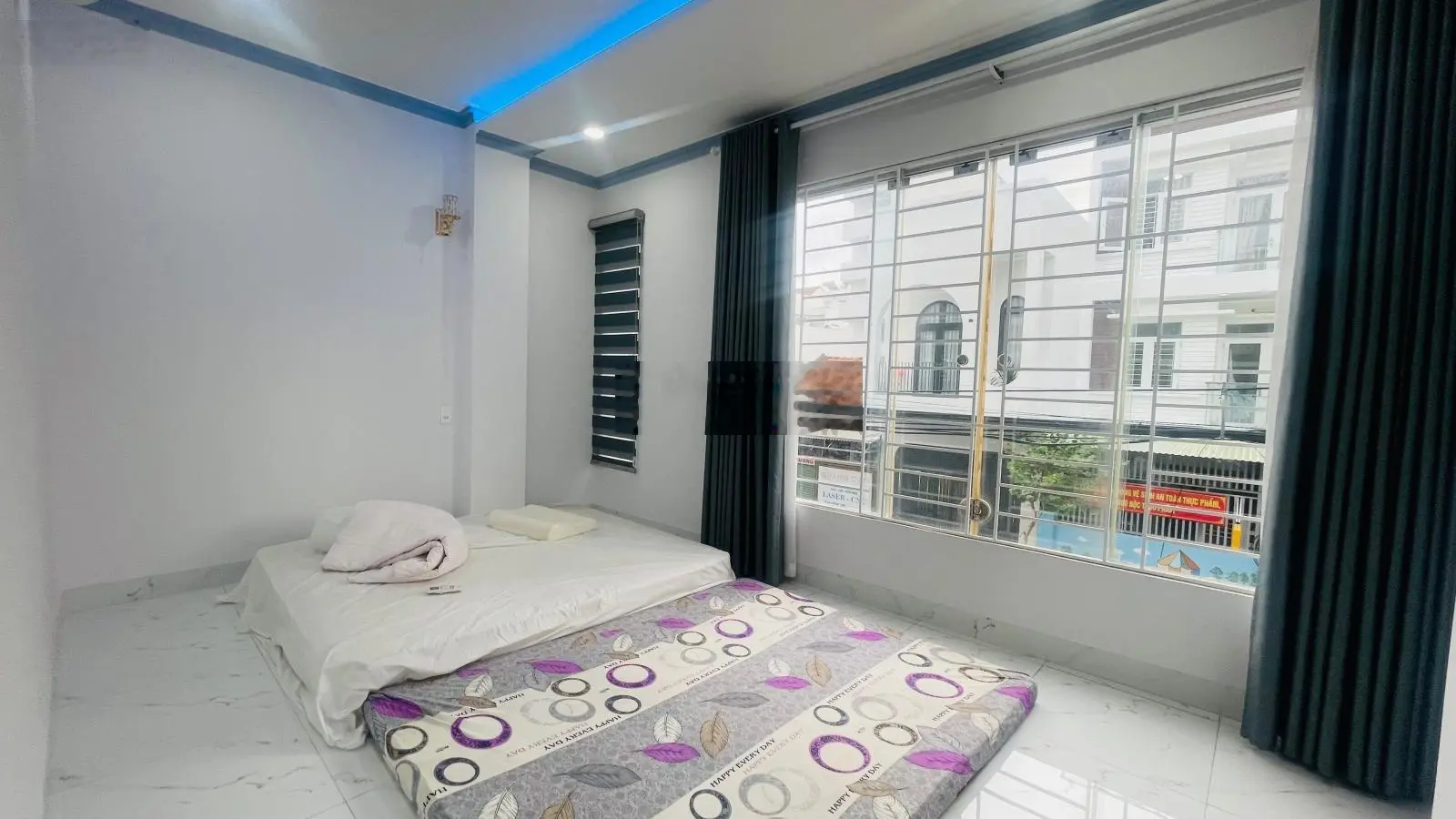 Hạ giá 400 triệu bán nhà mặt tiền đường rộng 13m - vừa ở vừa kinh doanh - cách biển chỉ 3 đi xe