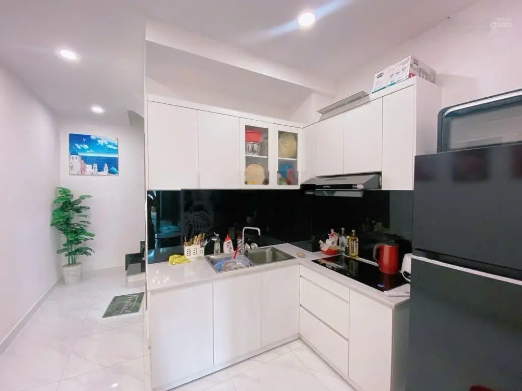 KẸT TIỀN CẦN BÁN NHÀ GẤP Ở PHÚ NHUẬN!! Nhà 3 lầu có sân thượng, tiện ích đầy đủ, Giá 6 tỷ xxx có TL