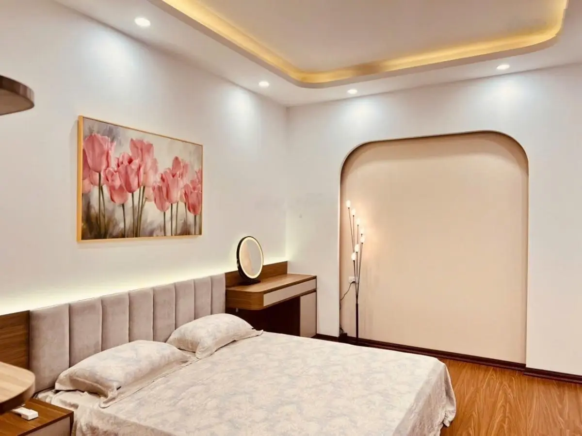 Nhà đẹp ở ngay Trần Khát Chân - ô tô đỗ cửa cách 20m - full đồ - dtsd 30m2 - mt 6m - sổ đỏ cất két