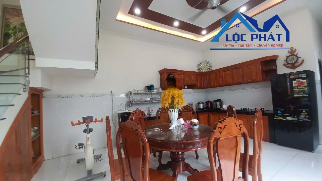 Bán nhà mái Thái thị trấn Long Thành 654 m2 chỉ 21 tỷ