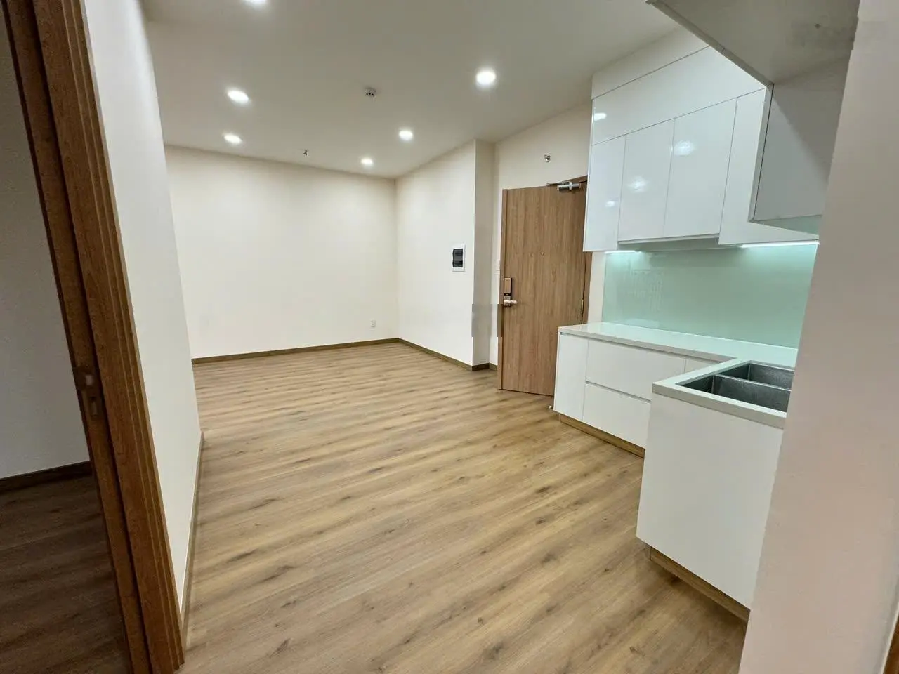 Cần bán gấp Viva Plaza mặt tiền Nguyễn Lương Bằng, 56m2 giá 2tỷ5