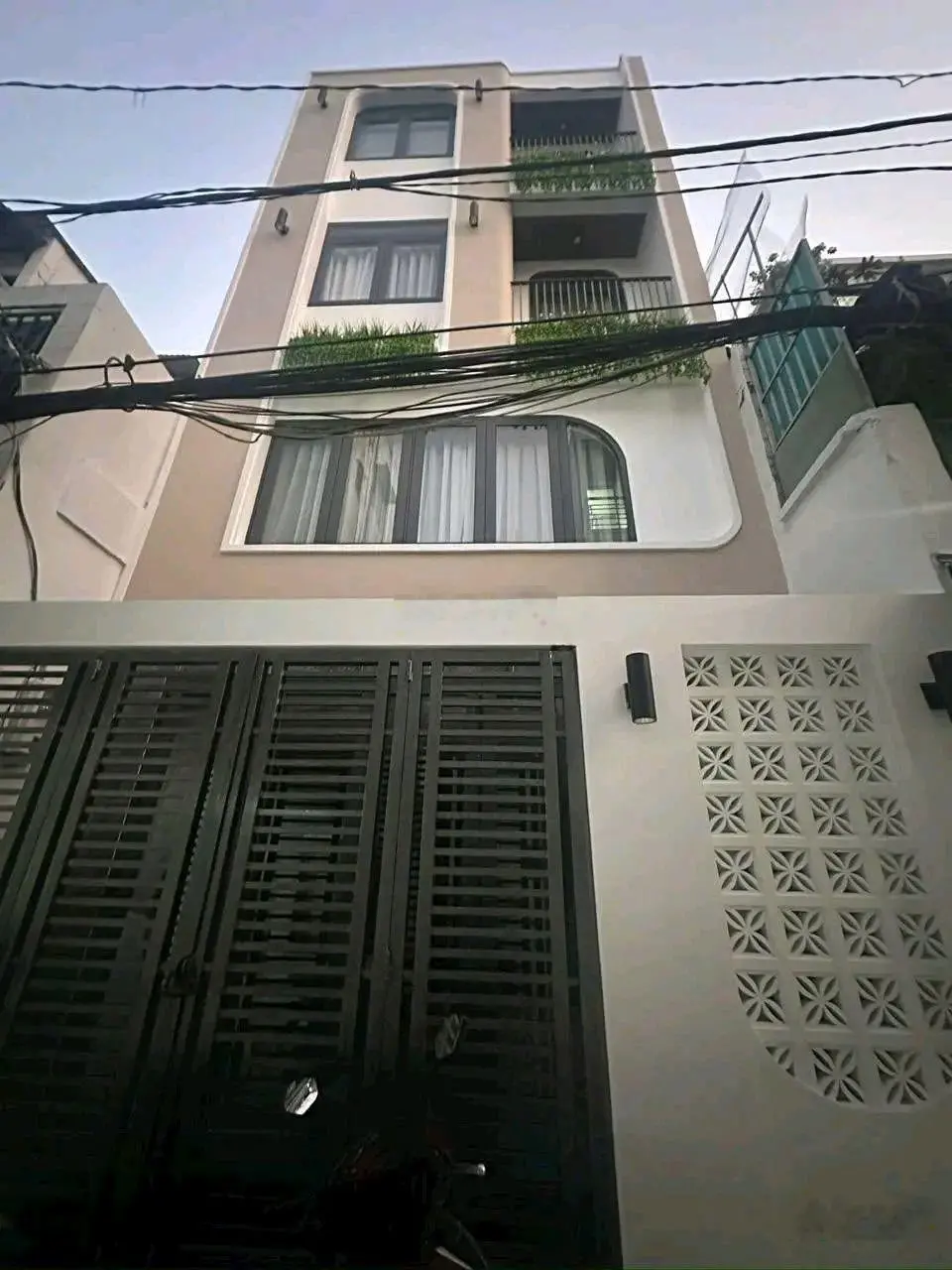Bán nhà ngay MTĐ nhà đường Đào Tấn P5 Quận 5 60m2 (5x12m) nhà 3 lầu, có sổ hồng, pháp lý chuẩn