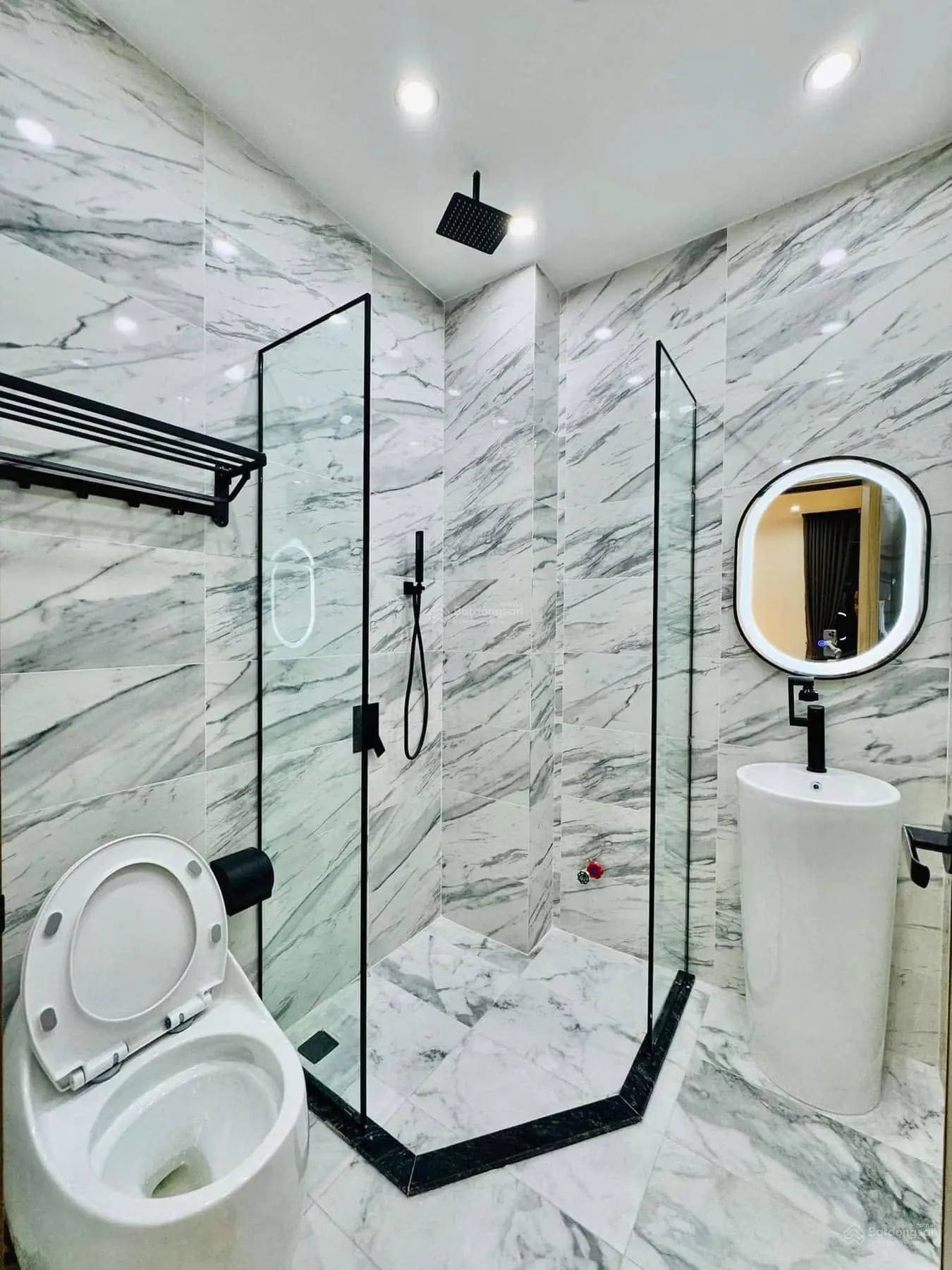 Nhà mặt tiền đường Phan Văn Trị, Phường 7, Quận 5. DT 60,2m2. Đang cho thuê 17tr/tháng